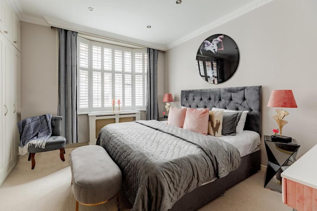 Revamped & Luxxe For Covent Garden Lovers! Adorable City Home For Families & Friends ロンドン エクステリア 写真