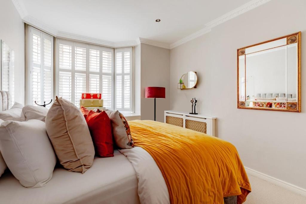 Revamped & Luxxe For Covent Garden Lovers! Adorable City Home For Families & Friends ロンドン エクステリア 写真