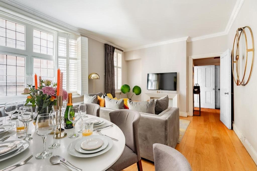 Revamped & Luxxe For Covent Garden Lovers! Adorable City Home For Families & Friends ロンドン エクステリア 写真